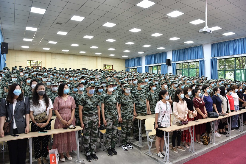 唱国歌.JPG